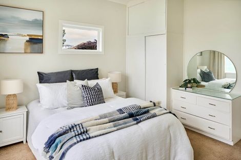 Photo of property in 134 Nevay Road, Karaka Bays, Wellington, 6022