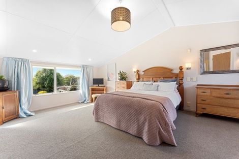 Photo of property in 19 Hillcrest Drive, Kelvin Grove, Palmerston North, 4414