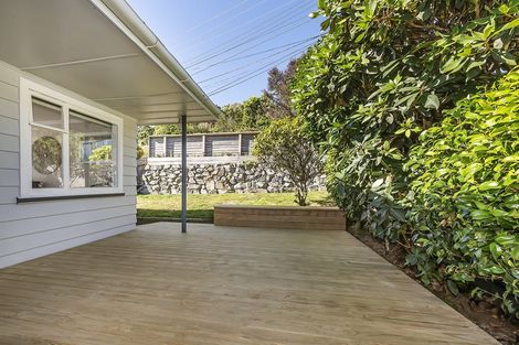 Photo of property in 51 Glanmire Road, Newlands, Wellington, 6037