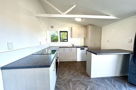 Photo of property in 52 Taipari Road, Te Atatu Peninsula, Auckland, 0610