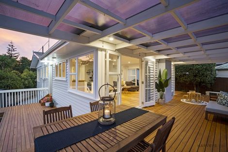 Photo of property in 14 Willowbrook Place, Titirangi, Auckland, 0604