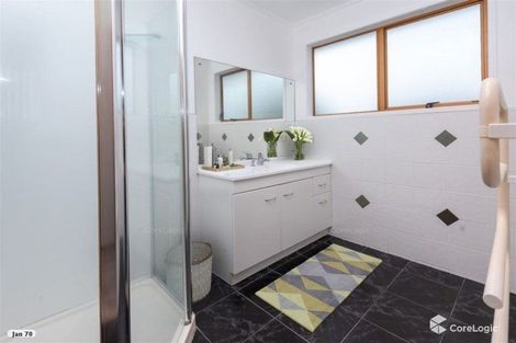 Photo of property in 9 Darren Crescent, Half Moon Bay, Auckland, 2012