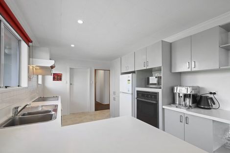 Photo of property in 8 Stackhouse Avenue, Bishopdale, Christchurch, 8053