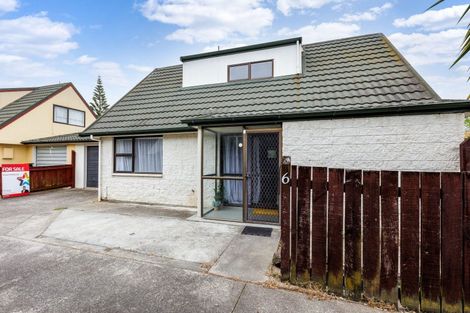 Photo of property in 6 Jarrett Court, Roslyn, Palmerston North, 4414