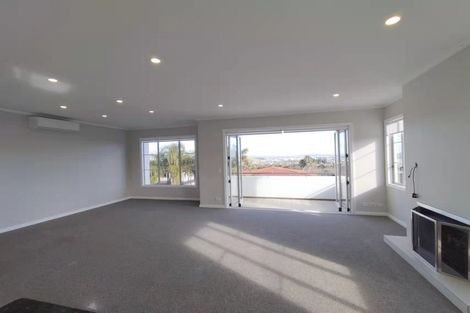 Photo of property in 56 Moyrus Crescent, East Tamaki Heights, Auckland, 2016