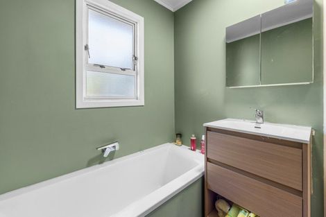 Photo of property in 32 Lawry Street, Blagdon, New Plymouth, 4310