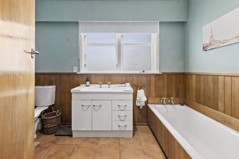 Photo of property in 1 Pinkerton Grove, Newlands, Wellington, 6037