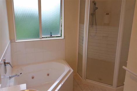 Photo of property in 2/17a Forrest Hill Road, Milford, Auckland, 0620