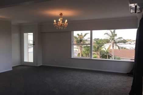 Photo of property in 3/6 East Coast Road, Milford, Auckland, 0620