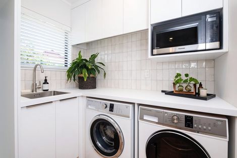 Photo of property in 1 Lowther Place, Taradale, Napier, 4112