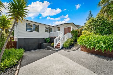 Photo of property in 70 Blakeborough Drive, Forrest Hill, Auckland, 0620