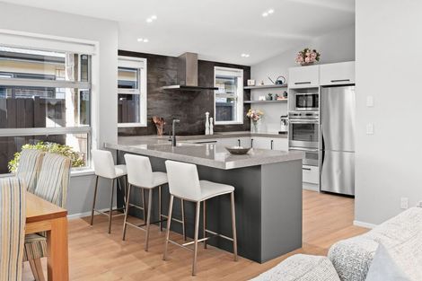 Photo of property in 140 Saint James Drive, Huntington, Hamilton, 3210