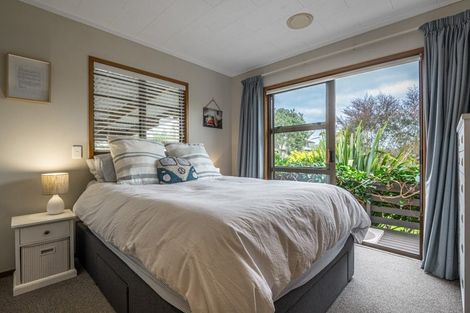 Photo of property in 33 Jelas Road, Red Beach, 0932