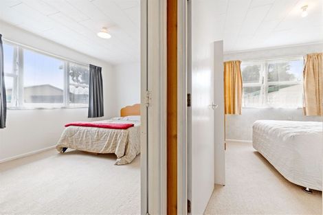 Photo of property in 8 Edwards Avenue, Henderson, Auckland, 0610