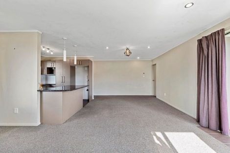 Photo of property in 43 Hewlett Road, Massey, Auckland, 0614
