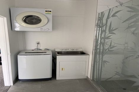 Photo of property in 9-13/11 Fields Parade, Oteha, Auckland, 0632