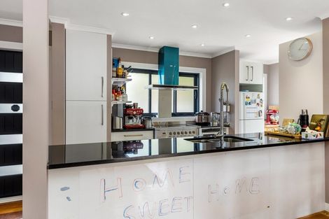 Photo of property in 88 Kaurilands Road, Titirangi, Auckland, 0604