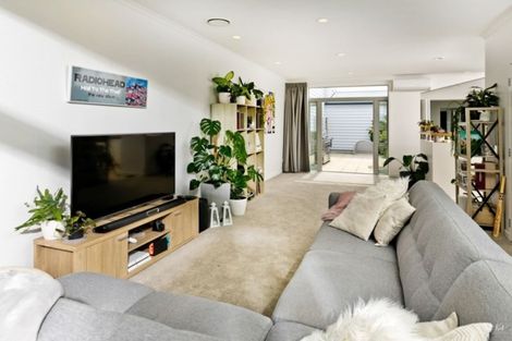 Photo of property in 36 Gunner Drive, Te Atatu Peninsula, Auckland, 0610