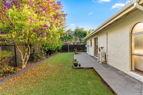 Photo of property in 84 Chelsea View Drive, Chatswood, Auckland, 0626
