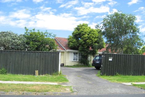 Photo of property in 2 Staverton Crescent, Mangere, Auckland, 2022