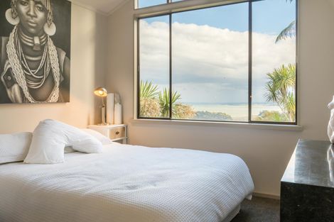 Photo of property in 70 Scenic Drive, Titirangi, Auckland, 0604