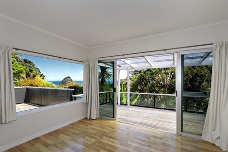 Photo of property in 98 Seaview Road, Piha, New Lynn, 0772