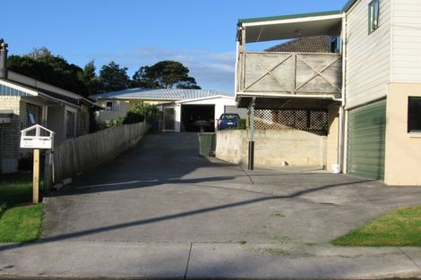 Photo of property in 5 Pomelo Road, Te Atatu South, Auckland, 0610