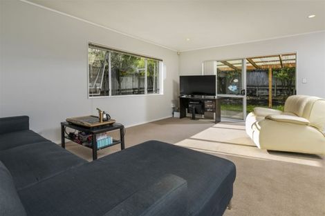 Photo of property in 75 Edmonton Road, Henderson, Auckland, 0612