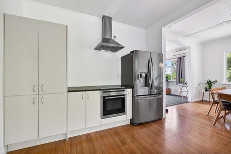 Photo of property in 29 Queens Road, Glen Avon, New Plymouth, 4312