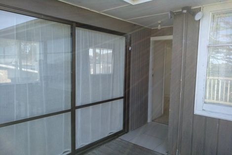 Photo of property in 20a Roberts Road, Te Atatu South, Auckland, 0610