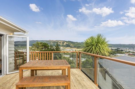 Photo of property in 8 Ash Grove, Ranui, Porirua, 5024