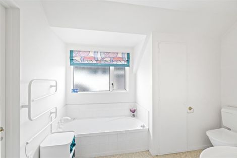 Photo of property in 15 Wai-iti Terrace, Burnside, Christchurch, 8053