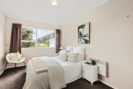 Photo of property in 7 Bowes Crescent, Strathmore Park, Wellington, 6022