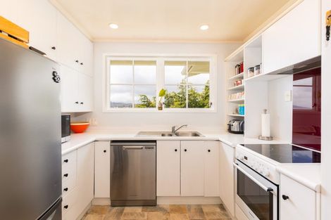 Photo of property in 18 Chisbury Lane, Churton Park, Wellington, 6037