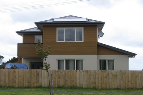 Photo of property in 2/39 Beach Haven Road, Beach Haven, Auckland, 0626