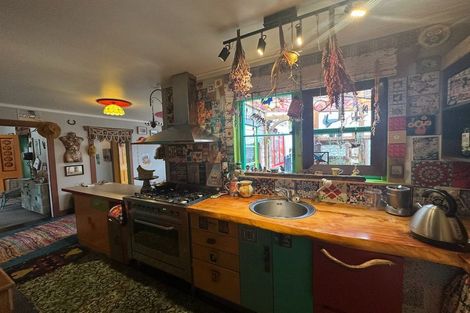 Photo of property in 5 Whitaker Street, Waitara, 4320