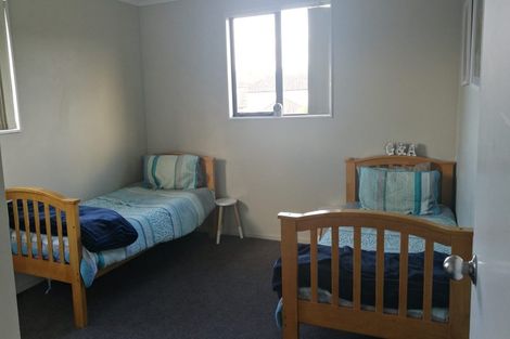 Photo of property in 32 Misty Valley Drive, Henderson, Auckland, 0612