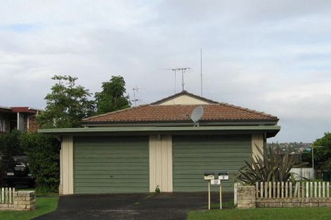 Photo of property in 2/13 Eyre Street, Henderson, Auckland, 0612