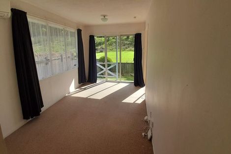 Photo of property in 22 Indiana Grove, Totara Park, Upper Hutt, 5018