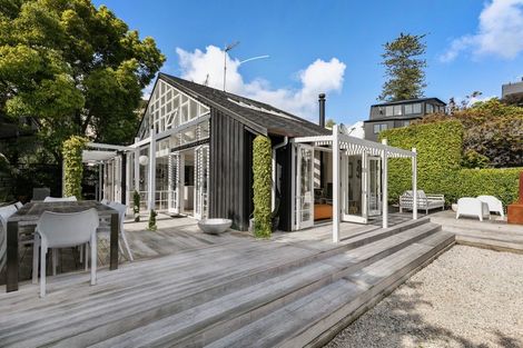 Photo of property in 11 Burrows Avenue, Karori, Wellington, 6012