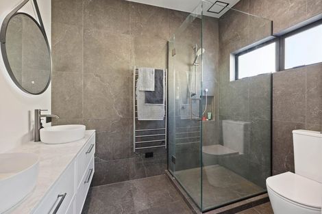 Photo of property in 2 Somerville Road, Shelly Park, Auckland, 2014