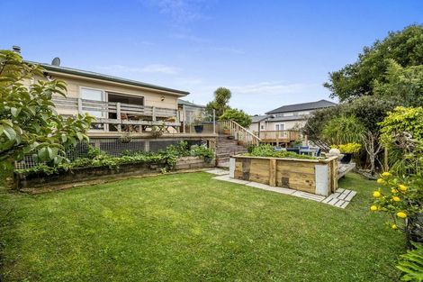 Photo of property in 1/230 East Coast Road, Forrest Hill, Auckland, 0620
