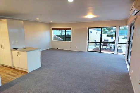 Photo of property in 2a Korotaha Terrace, Rothesay Bay, Auckland, 0630