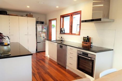 Photo of property in 660 Te Atatu Road, Te Atatu Peninsula, Auckland, 0610