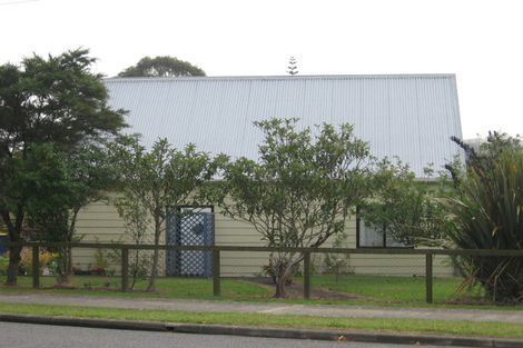 Photo of property in 11 Kaurilands Road, Titirangi, Auckland, 0604