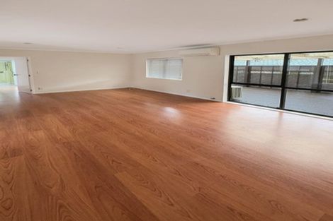 Photo of property in 4/520 Don Buck Road, Westgate, Auckland, 0614