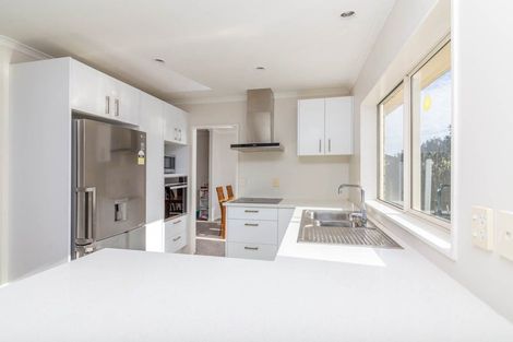 Photo of property in 24 Newry Close, East Tamaki Heights, Auckland, 2016