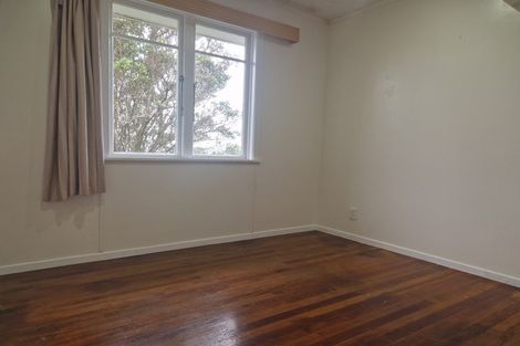 Photo of property in 7 Balmain Street, Newlands, Wellington, 6037