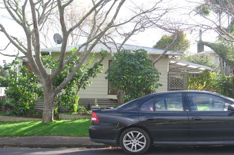 Photo of property in 5 Hughes Terrace, Te Atatu Peninsula, Auckland, 0610