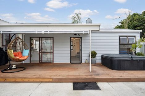 Photo of property in 35 Comet Crescent, Mangere, Auckland, 2022